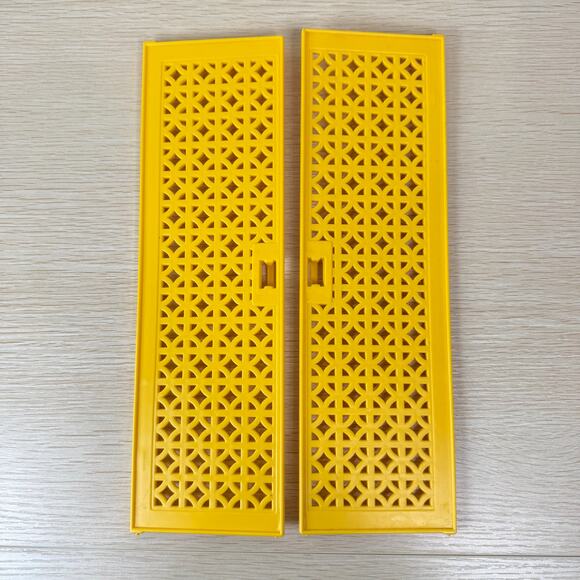 Barbie Dream Doll House 1978 A-Frame Replacement Part Doors Yellow Lattice Set - Picture 2 of 4